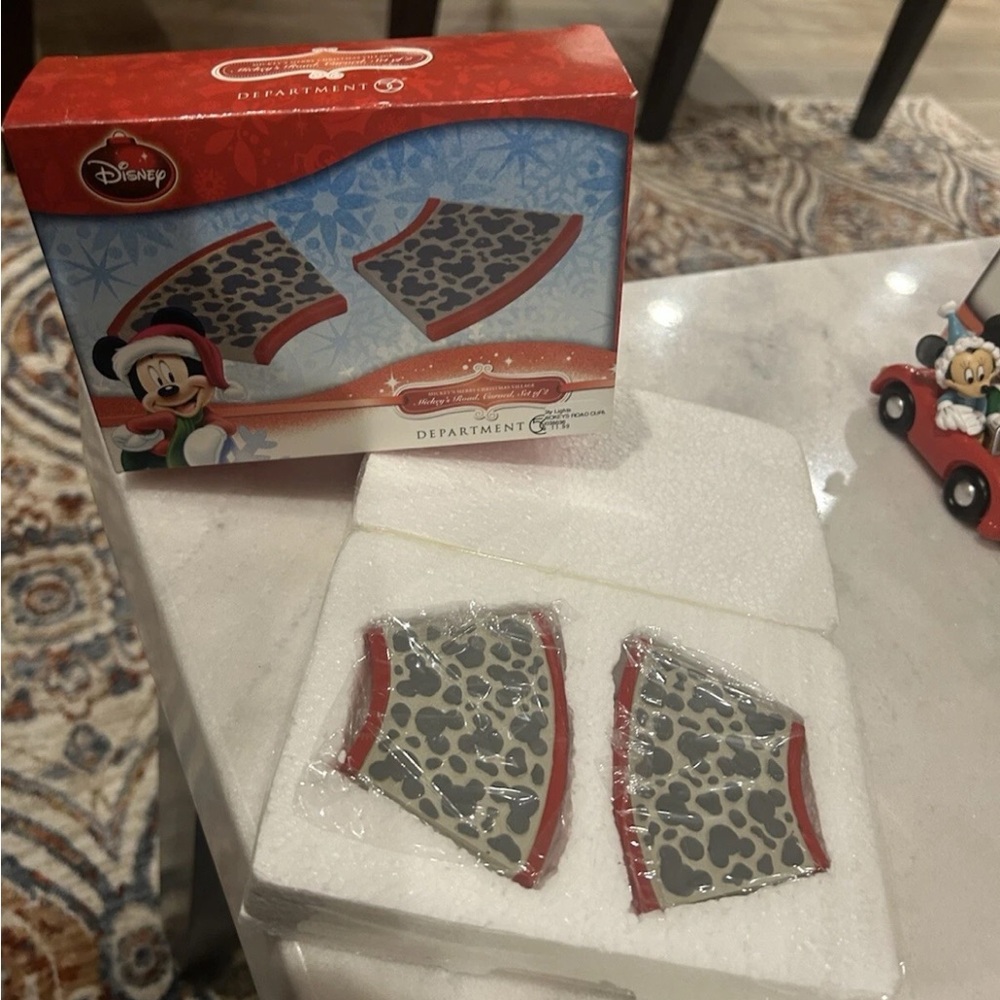 Disney Department 56 Mickey's Christmas village Mickey's Curved Road Set of 2